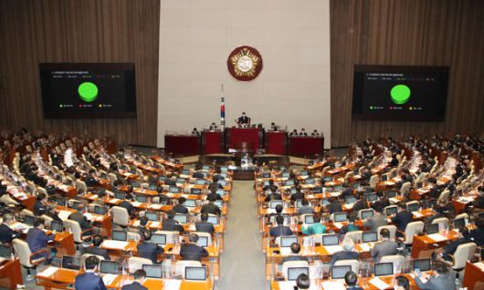 24일 서울 여의도 국회에서 열린 본회의에서 스토킹범죄의 처벌 등에 관한 법률안 의결되고 있다. 연합뉴스