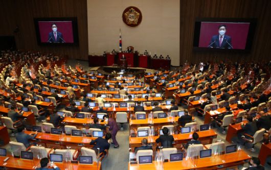 국민의힘 김기현 원내대표가 17일 서울 여의도 국회에서 열린 본회의에서 교섭단체 대표연설을 하고 있다. 연합뉴스