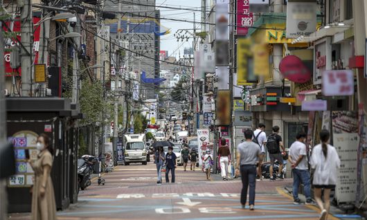 지난 6일 서울 강남구 강남역 인근 먹자골목이 한산한 모습을 보이고 있다. 뉴시스
