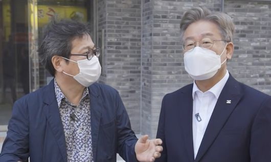 황교익씨가 이재명 경기도지사가 지난 6월 유튜브 채널 ‘황교익 TV’를 촬영한 모습. 황교익TV 캡처