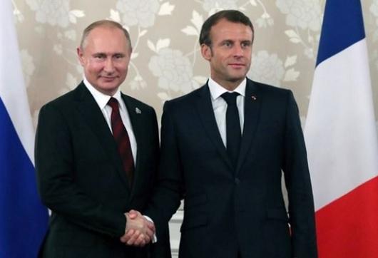 에마뉘엘 마크롱 프랑스 대통령(오른쪽)과 블라디미르 푸틴 러시아 대통령. 사진은 2019년 6월 일본 오사카에서 열린 G20(주요20개국) 정상회의를 계기로 만난 마크롱 대통령과 푸틴 대통령이 양자 정상회담을 할 때의 모습. 세계일보 자료사진