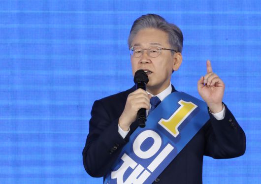 더불어민주당 이재명 대선 경선 후보가 10일 오후 서울 송파구 SK올림픽핸드볼경기장에서 열린 제20대 대통령선거 후보자 선출을 위한 서울 합동연설회에서 정견발표를 하고 있다. 국회사진기자단