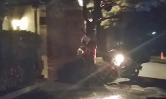 2018년 2월 이재용 삼성전자 부회장이 구치소 생활을 마치고 나온 뒤 서울 용산구 자택으로 치킨을 주문했다며 공개된 영상. 유튜브 캡처