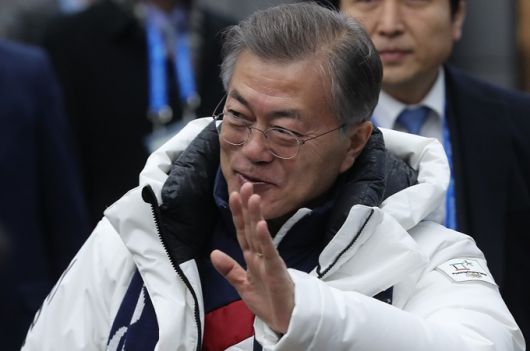 2018년 2월25일, 문재인 대통령이 ‘2018평창동계올림픽 폐회식’ 관람을 마친 뒤 진부역에 도착하고 있다. 연합뉴스