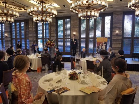 이케가미 히로시 실행위원장이 지난 1일 영친왕·이방자 여사 성혼 100주년 기념식에서 인사말을 하고 있다. 도쿄=김청중 특파원