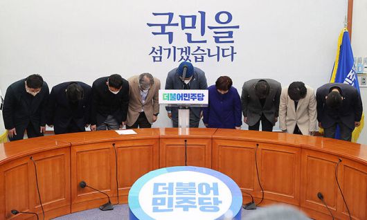 송영길 더불어민주당 대표가 10일 오후 서울 여의도 국회에서 열린 기자회견에에 사퇴 의사를 밝히고 있다. 뉴스1