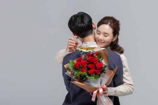 연인 간의 포옹이 여성에게 스트레스를 줄여주는 효과가 있다는 연구 결과가 나왔다. 게티이미지뱅크