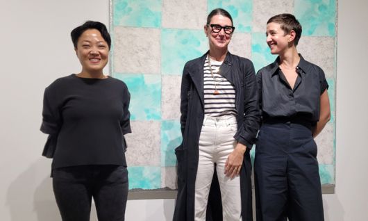 (왼쪽부터) 티나킴 갤러리의 이단지 디렉터, 앤드루 그랩스 갤러리 디렉터 리즈 멀홀런드, 보르톨라미 갤러리 디렉터 클레어 벨르자임