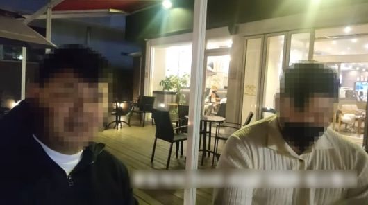 복싱 유튜버 B씨(왼쪽)의 영상에 출연한 A군(오른쪽). B씨 유튜브 갈무리