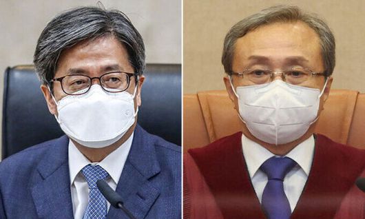 김명수 대법원장(왼쪽), 유남석 헌법재판소장
