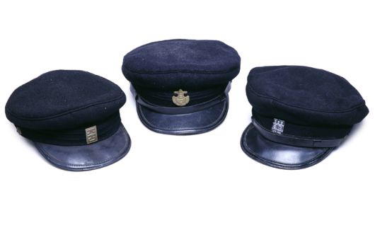 일본 군국주의 잔재인 학도모자는 1980년대 초반까지 이 땅을 누비다가 자취를 감췄다.