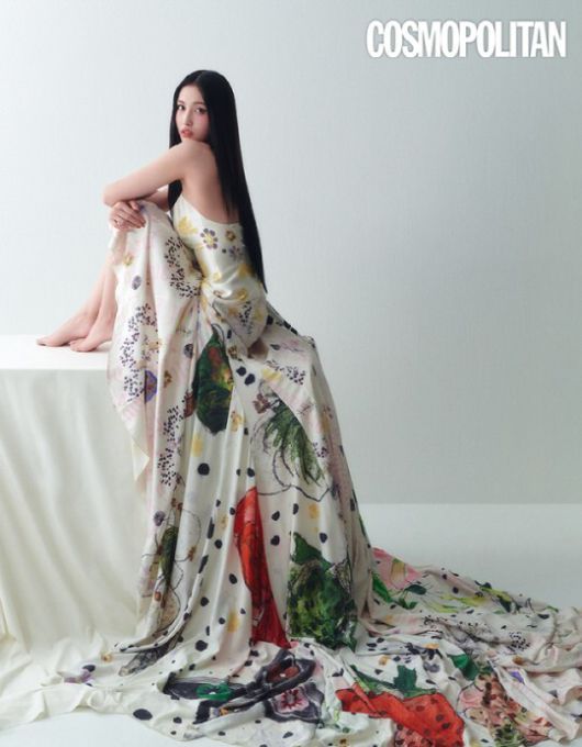 트와이스 모모 화보. 코스모폴리탄 제공