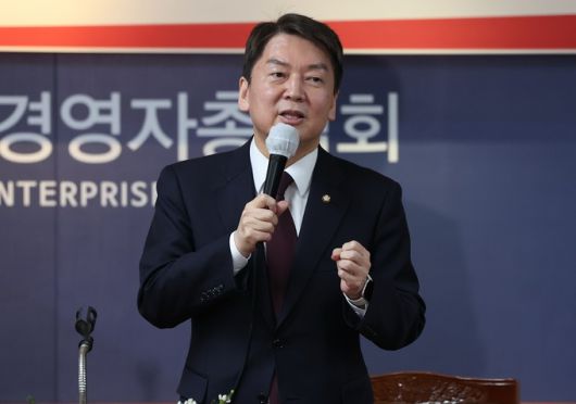안철수 국민의힘 의원이 지난 1일 대구 서구 경총회관에서 열린 당원간담회에서 발언하고 있다. 대구=연합뉴스