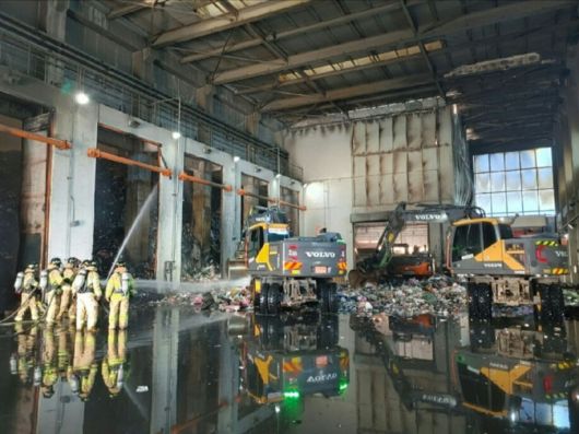 3일 오후  경북 안동시 풍천면 호민로 경북도청 신도시의 광역 폐기물 처리시설인 ‘맑은누리파크’에서 화재가 발생해 소방당국이 화재 진압에 나섰다. 경북소방본부 제공