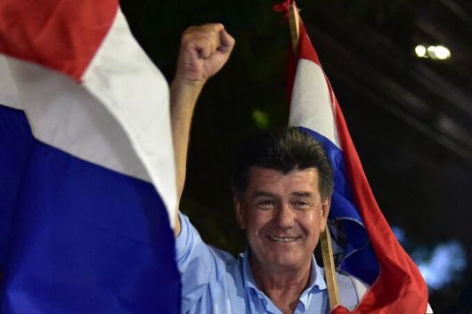 남미 파라과이의 친중 성향 야당인 정통급진자유당(PLRA·급진자유당) 소속 에프라인 알레그레(60) 대선 후보가 지난 4월24일(현지시간) 수도 아순시온에서 선거 유세를 하고 있다. AFP=연합뉴스