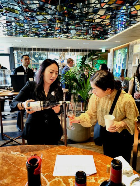 류주희 에티카 와인스 한국지사장(왼쪽).