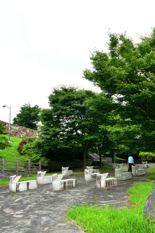 회령진성 12척 조형물.