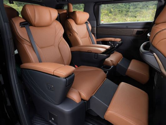 알파드 내부 2열의 모습. 토요타코리아 제공