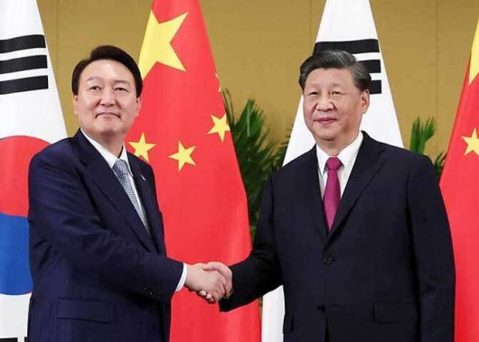 윤석열 대통령과 시진핑 중국 국가주석이 지난해 인도네시아 발리에서 열린 한·중 정상회담에서 악수하고 있다. 세계일보 자료사진