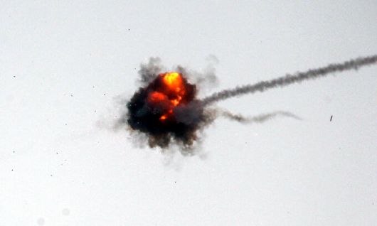 지난 2일(현지시간) 이스라엘 방공망 아이언돔 미사일이 가자지구에서 발사된 로켓을 요격하고 있다. 신화연합뉴스