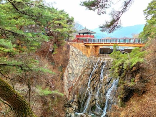 의림지 용추폭포. 최현태 기자