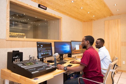 코이카 르완다 ICT 혁신센터 내부_스튜디오 컨트롤러