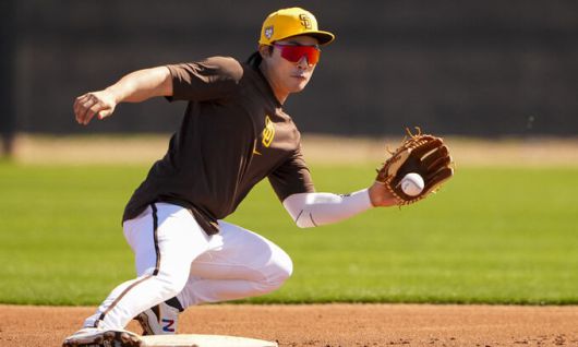 샌디에이고 파드리스의 김하성이 지난 18일(현지시각) 미 애리조나주 피오리아의 피오리아 스포츠 콤플렉스에서 스프링캠프에 참여해 수비 훈련을 하고 있다. AP뉴시스