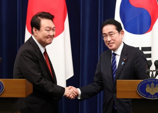 윤석열 대통령(왼쪽)과 기시다 후미오 일본 총리. 뉴시스