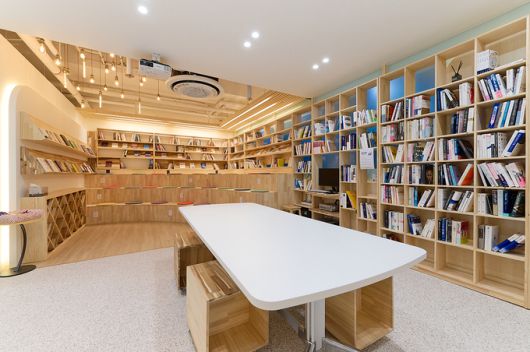 자립준비 청년들이 독서와 휴식을 위해 이용할 수 있는 삼성희망디딤돌 대전센터 내부 공용 시설. 삼성전자 제공