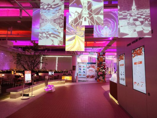 그라운드220에 입장하면 펼쳐지는 ‘별천지’. 각종 패턴들은 ‘엑사원’을 기반으로 생성됐다.