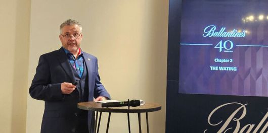 샌디 히슬롭(Sandy Hyslop) 발렌타인 마스터 블렌더가 기자간담회에서 발렌타인을 소개하고 있다. 박윤희 기자