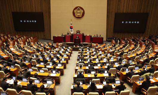 7일 서울 여의도 국회에서 김건희 여사 특검 및 윤석열 대통령 탄핵소추안을 안건으로 제418회 국회(정기회) 제17차 본회의가 열리고 있다. 뉴시스