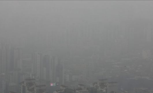 고농도 미세먼지 비상저감조치가 실시된 22일 서울 도심의 모습. 연합뉴스