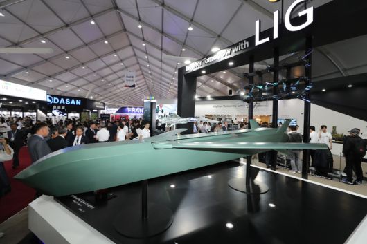 지난 2019년 10월 서울 국제 항공우주방위산업 전시회에서 LIG넥스원이 선보인 KF-21 탑재 장거리 공대지미사일 모형. 세계일보 자료사진