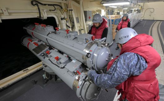 정조대왕함 승조원들이 어뢰 발사 훈련을 하고 있다. 해군 제공