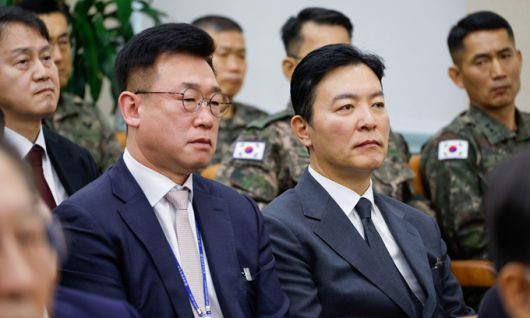 김성훈 대통령경호처 차장(오른쪽), 이광우 경호본부장. 뉴스1