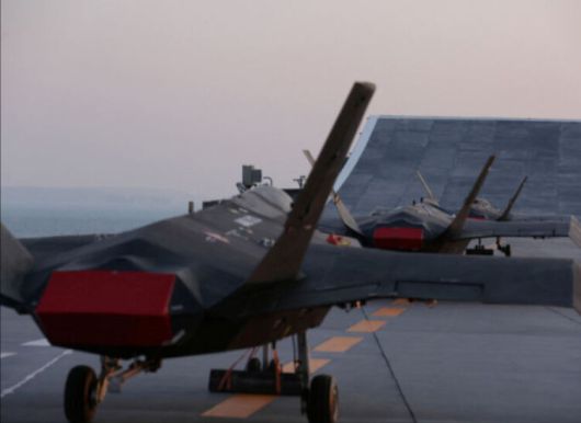 이란 혁명수비대(IRGC)가 6일(현지시간) 공개한 드론 항공모함 샤히드 바게리의 갑판 위에 무인기 카헤르-313이 보인다. IRGC·AFP연합뉴스