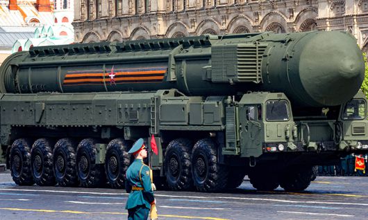 러시아 대륙간탄도미사일(ICBM) 야르스가 모스크바 시가지를 지나고 있다. 세계일보 자료사진