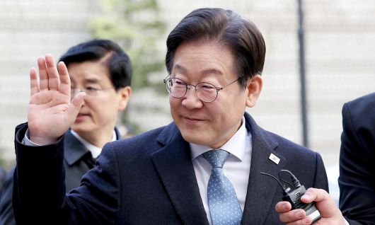 더불어민주당 이재명 대표가 26일 서울고등법원에서 열린 공직선거법 위반 혐의 사건 2심 결심 공판에 출석하고 있다. 연합뉴스