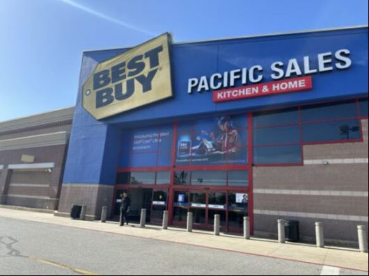 로스앤젤레스(LA) 시내 가전제품 전문점 베스트바이 매장 앞이 한산한 모습이다. 로스앤젤레스=연합뉴스