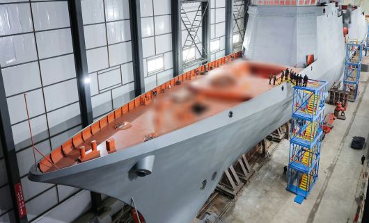 북한 노동당 기관지 노동신문은 8일 김정은 북한 국무위원장이 “중요 조선소들의 함선 건조 사업을 현지에서 료해(점검)하고 선박 공업의 획기적 발전을 위한 전략적 방침을 제시했다”고 8일 보도했다. 사진은 북한이 공개한 신형 전투함의 모습. 노동신문·뉴스1