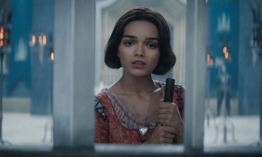 1937년 디즈니 애니메이션을 바탕으로 재해석된 실사영화 ‘백설공주’. 백설공주 역은 라틴계 미국인 배우 레이첼 지글러가 맡았다. 월트디즈니 컴퍼니 코리아 제공