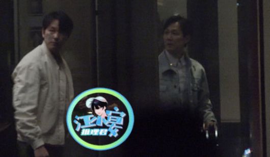 배우 정우성이 지난해 모델 문가비와 '혼외자 논란' 이후 중국에서 근황이 포착됐다. 웨이보 캡처