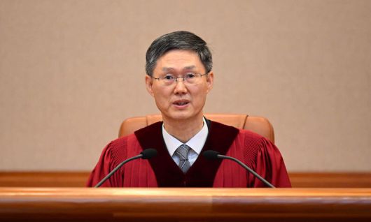 문형배 헌법재판소장 권한대행이 4일 서울 종로구 헌법재판소에서 열린 윤석열 전 대통령의 탄핵심판 선고기일에서 발언하고 있다. 뉴시스