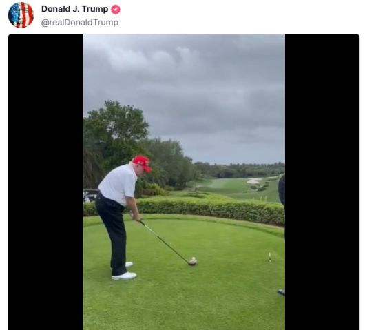 도널드 트럼프 대통령이 6일(현지시간) 자신의 트루스소셜 계정에 올린 골프 티샷 장면. 트루스소셜 캡처
