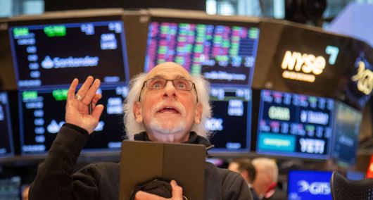 8일(현지시간) 미국 다우존스 산업평균지수가 320.01포인트(0.84%) 하락한 37,645.59에 마감했다. 기술주 중심의 나스닥 종합지수는 335.35포인트(2.15%) 급락한 15,267.91을 기록했다. 뉴욕=신화통신연합뉴스