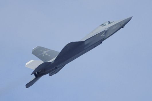 중국의 J-35 스텔스 전투기가 이륙 직후 상승하고 있다. 세계일보 자료사진