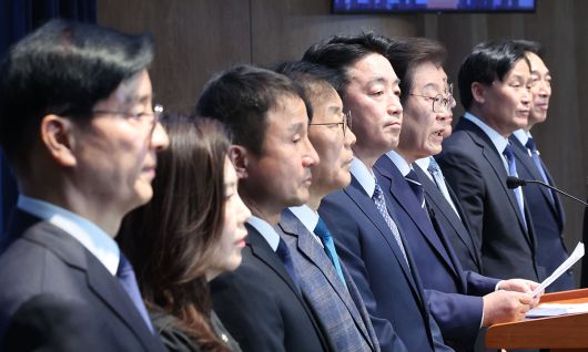 대선출마를 선언한 이재명 더불어민주당 전 대표가 11일 서울 여의도 국회 소통관에서 비전 및 캠프 인선 발표를 하고 있다. 뉴시스