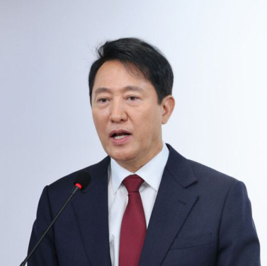 오세훈 서울시장이 12일 서울 여의도 국민의힘 당사에서 긴급 기자회견을 열고 대선 불출마 선언을 하고 있다. 뉴스1