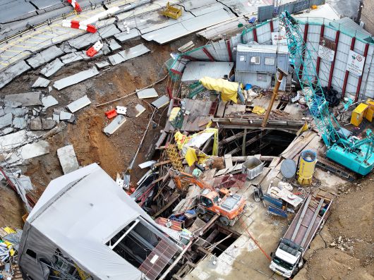 13일 경기 광명시 일직동 신안산선 복선전철 5-2공구 붕괴 현장이 통제되고 있다. 광명=뉴스1